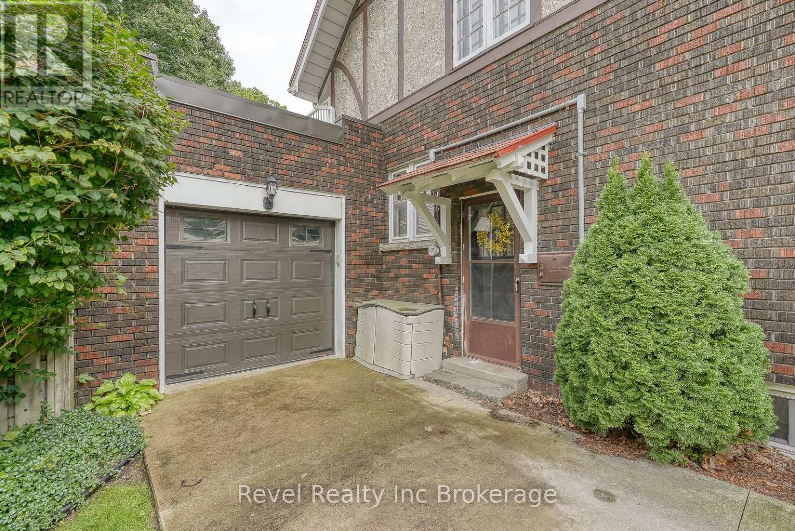 140 Vansittart Avenue, Woodstock, Ontario  N4S 6E6 - Photo 4 - X12559688