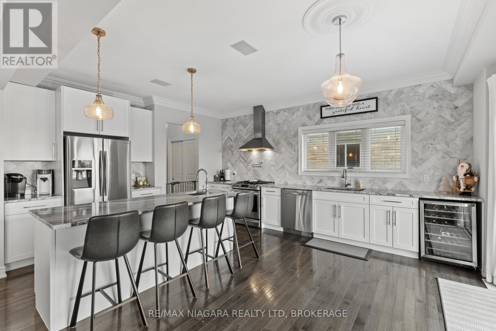 202 South Pelham Road, Welland, Ontario L3C 0E7 - Photo 11 - X12559784