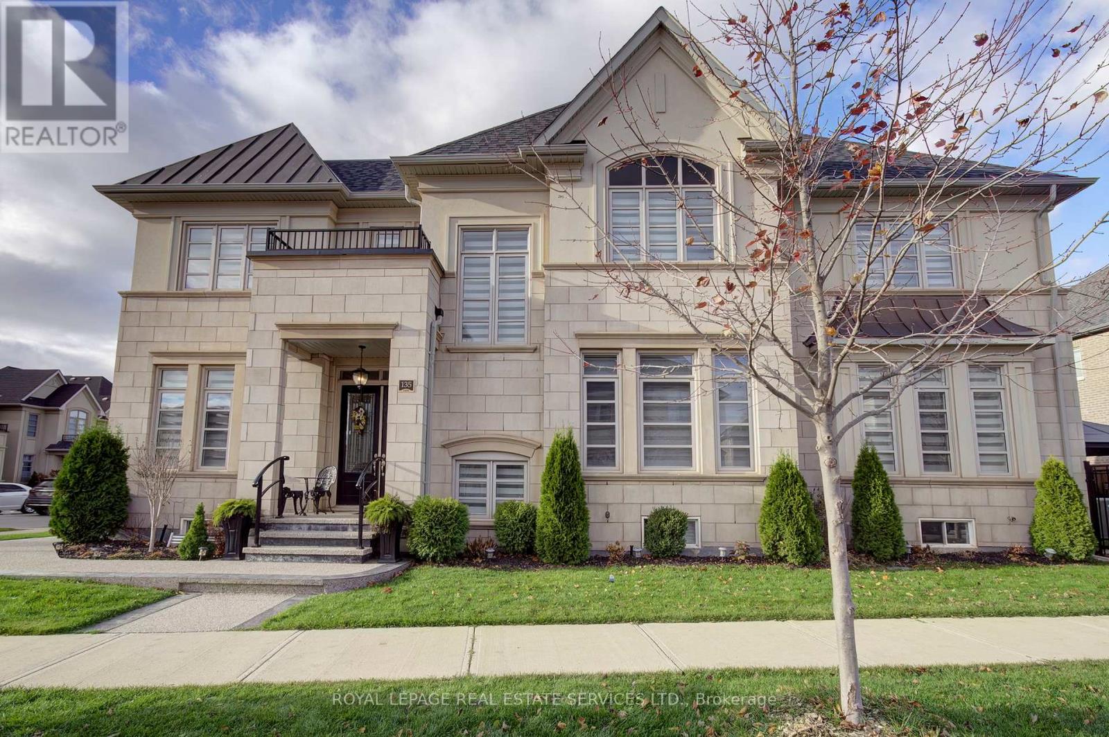 135 ZACHARY CRESCENT, Oakville, Ontario