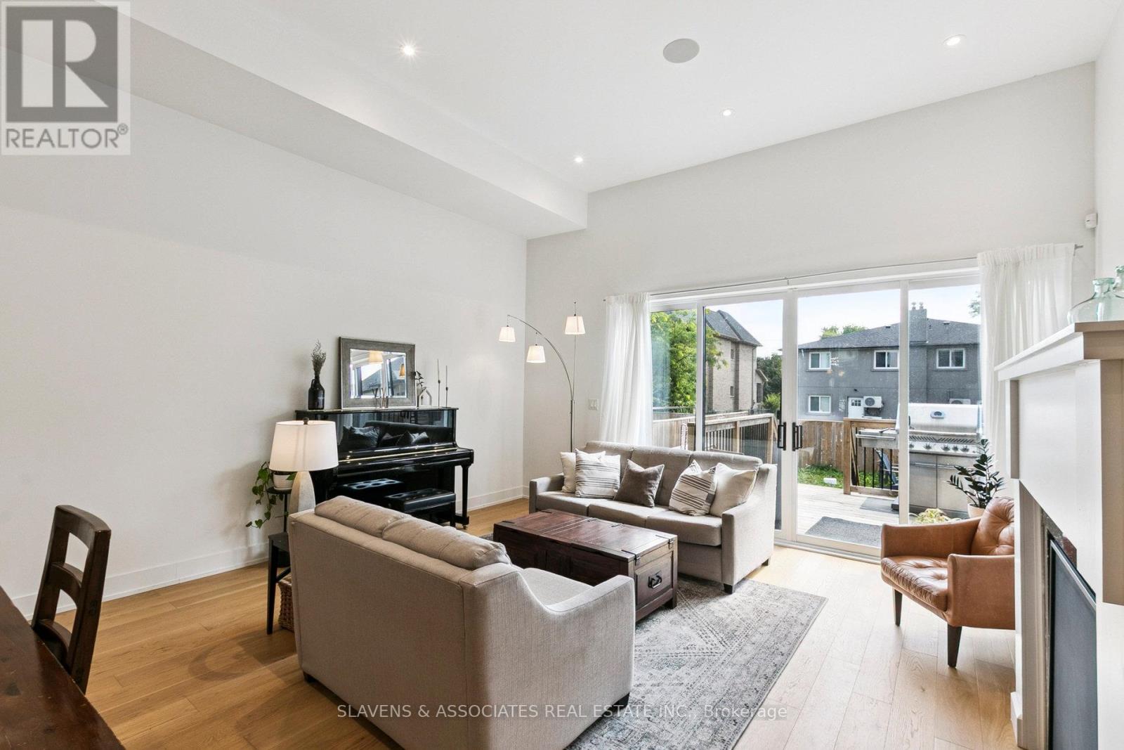 1040 Enola Avenue, Mississauga, Ontario  L5G 4A9 - Photo 11 - W12559580