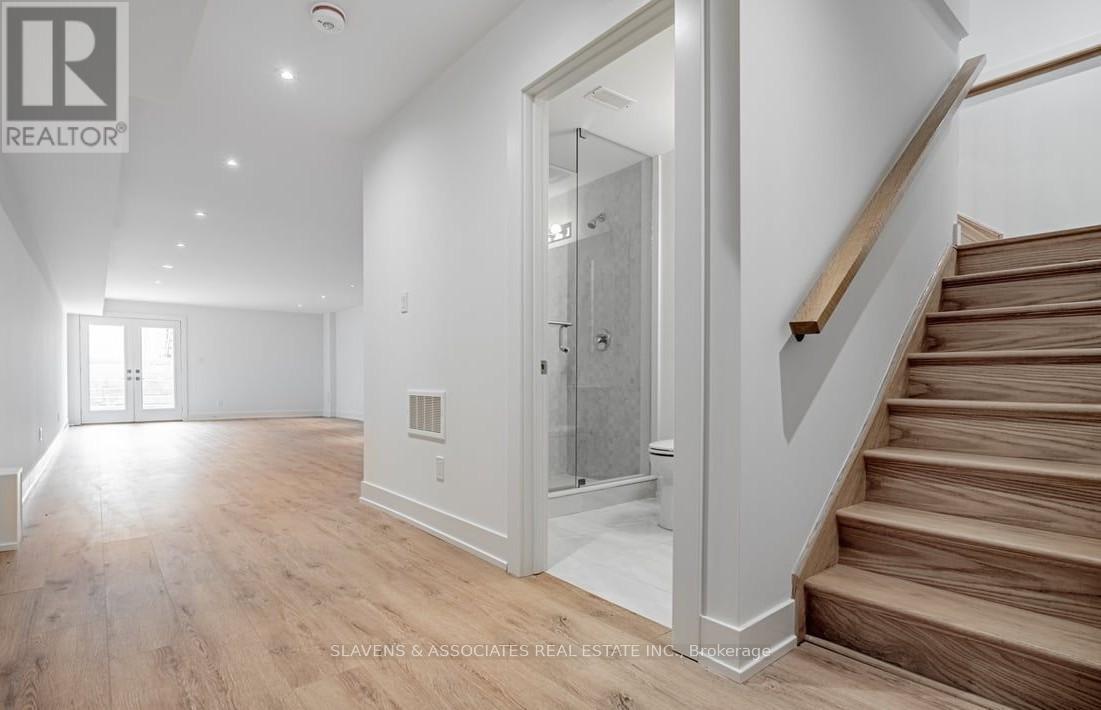 1040 Enola Avenue, Mississauga, Ontario  L5G 4A9 - Photo 29 - W12559580