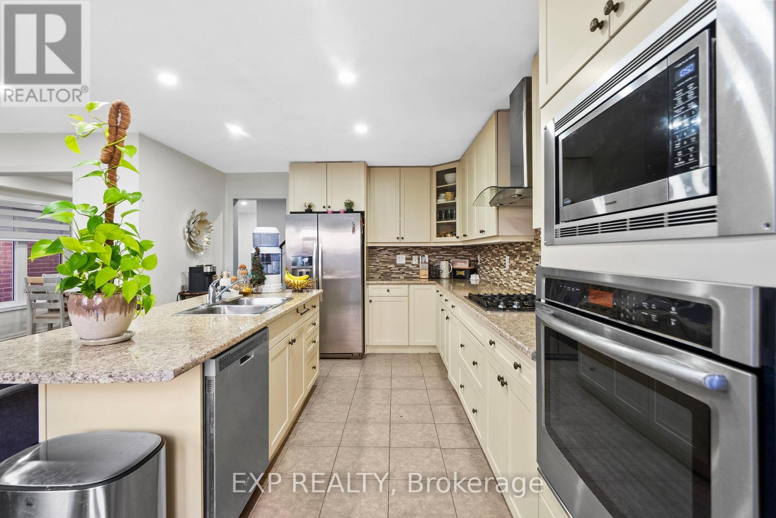 146 Vanhorne Close, Brampton, Ontario  L7A 0G2 - Photo 17 - W12559584