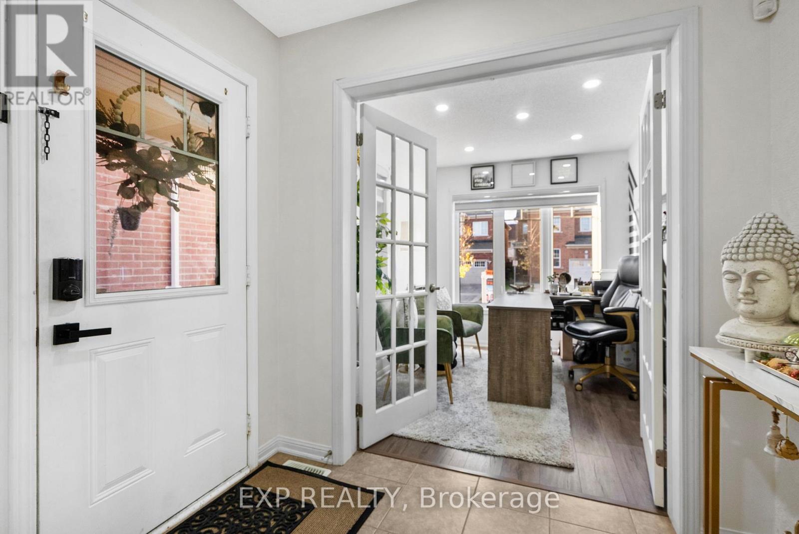 146 Vanhorne Close, Brampton, Ontario  L7A 0G2 - Photo 4 - W12559584