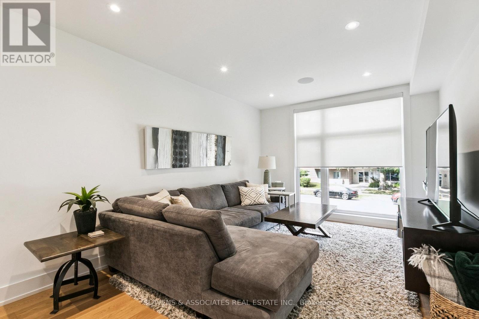 1040 Enola Avenue, Mississauga, Ontario  L5G 4A9 - Photo 16 - W12559608