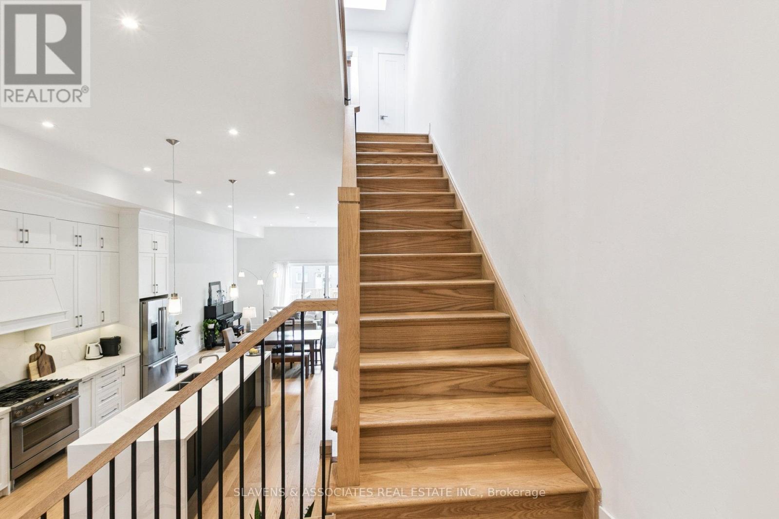 1040 Enola Avenue, Mississauga, Ontario  L5G 4A9 - Photo 17 - W12559608