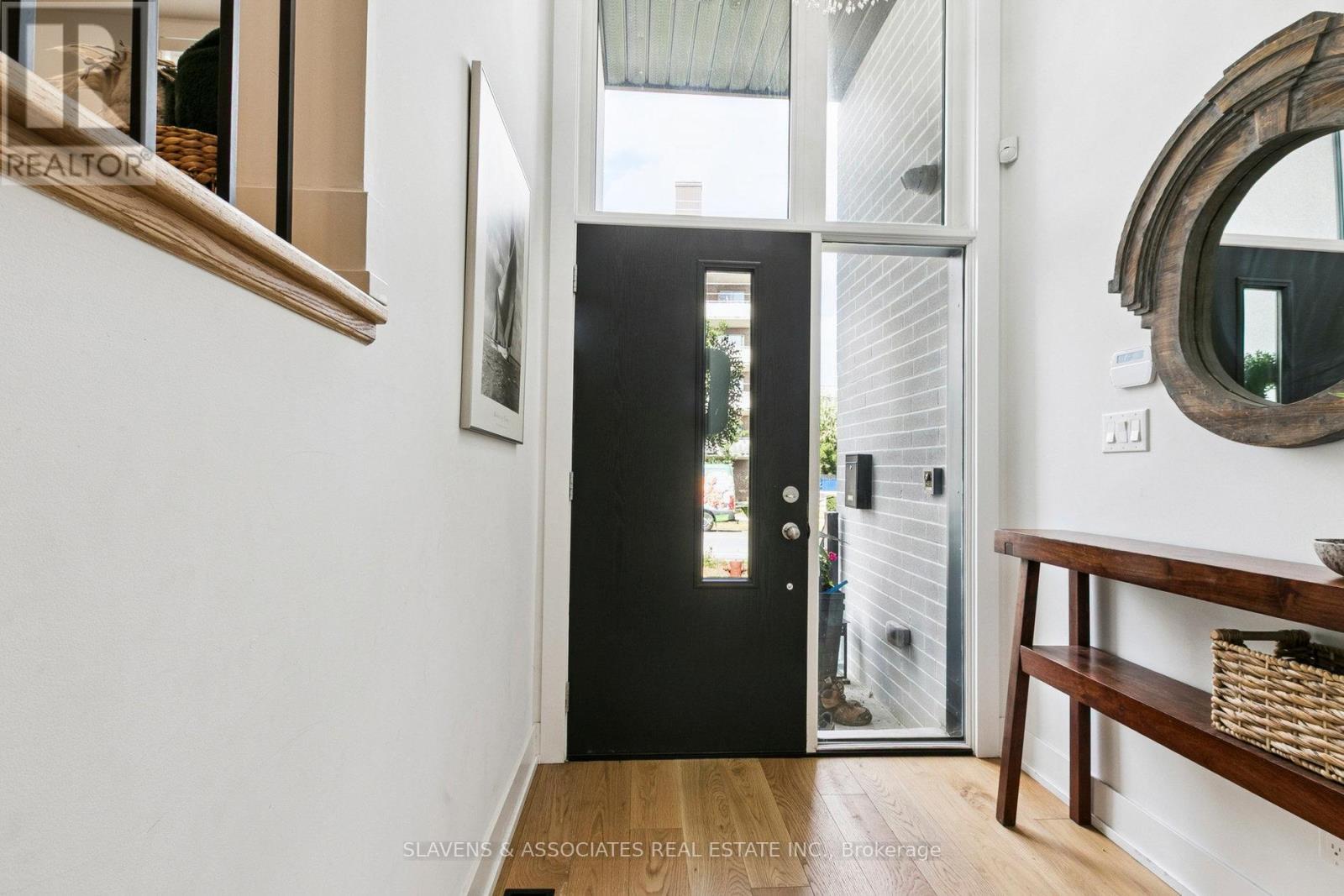 1040 Enola Avenue, Mississauga, Ontario  L5G 4A9 - Photo 2 - W12559608