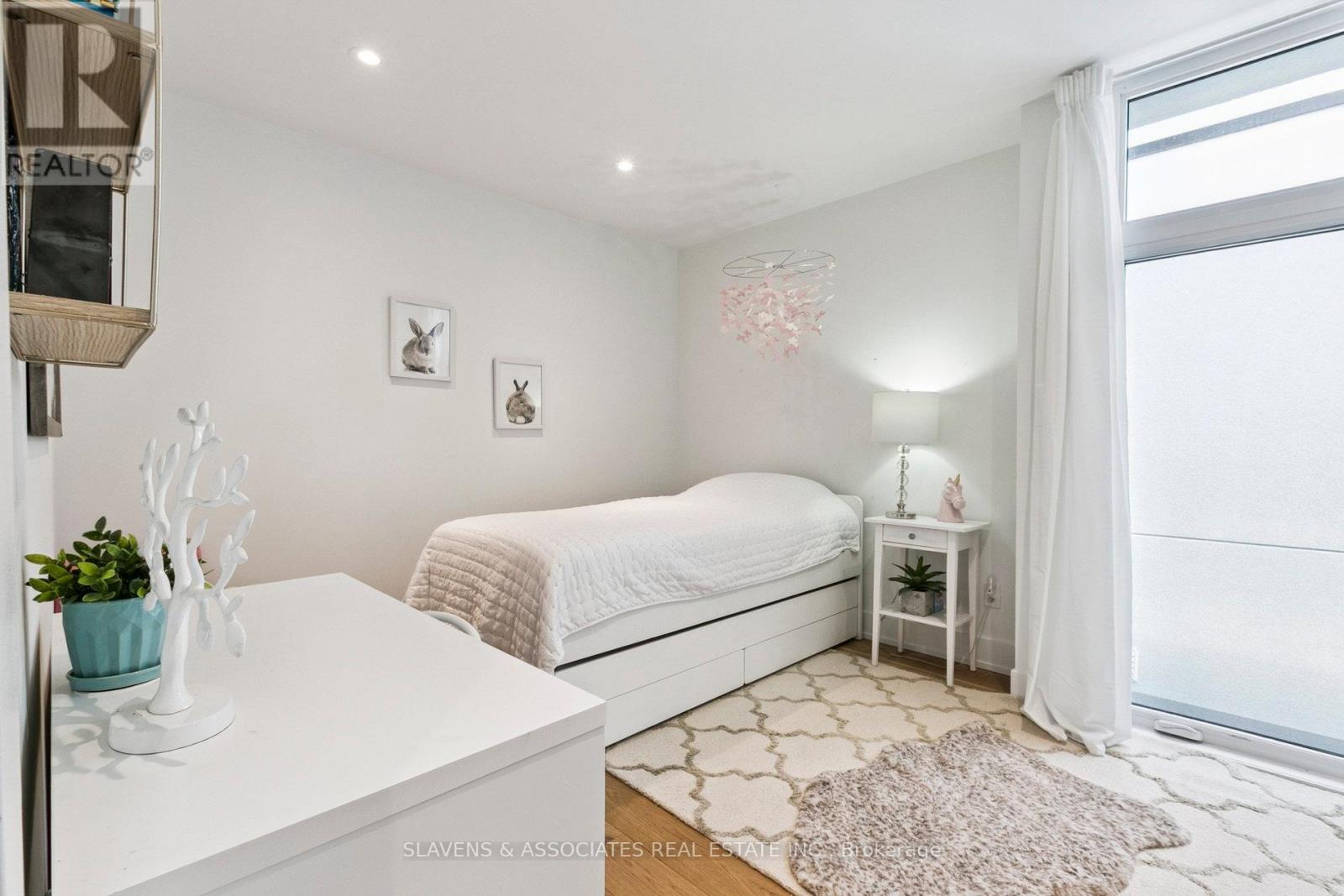 1040 Enola Avenue, Mississauga, Ontario  L5G 4A9 - Photo 25 - W12559608