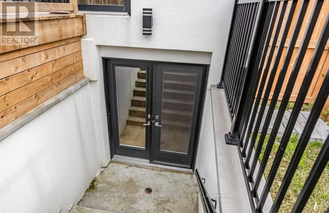 1040 Enola Avenue, Mississauga, Ontario  L5G 4A9 - Photo 31 - W12559608