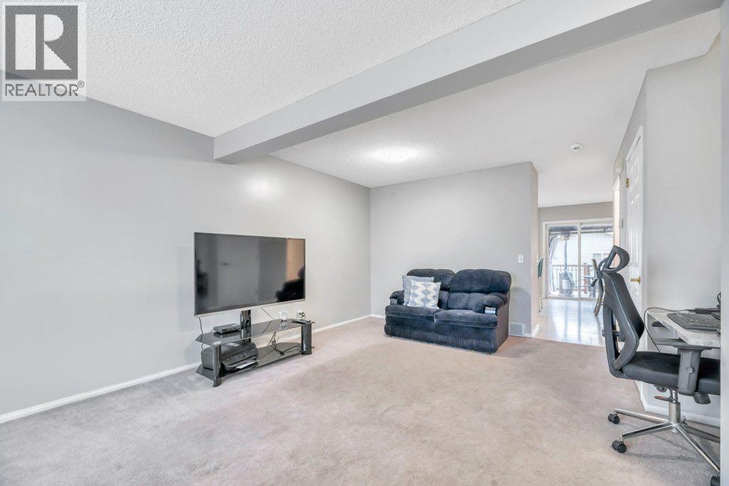 17 Taravista Way Ne, Calgary, Alberta  T3J 4K1 - Photo 7 - A2266199