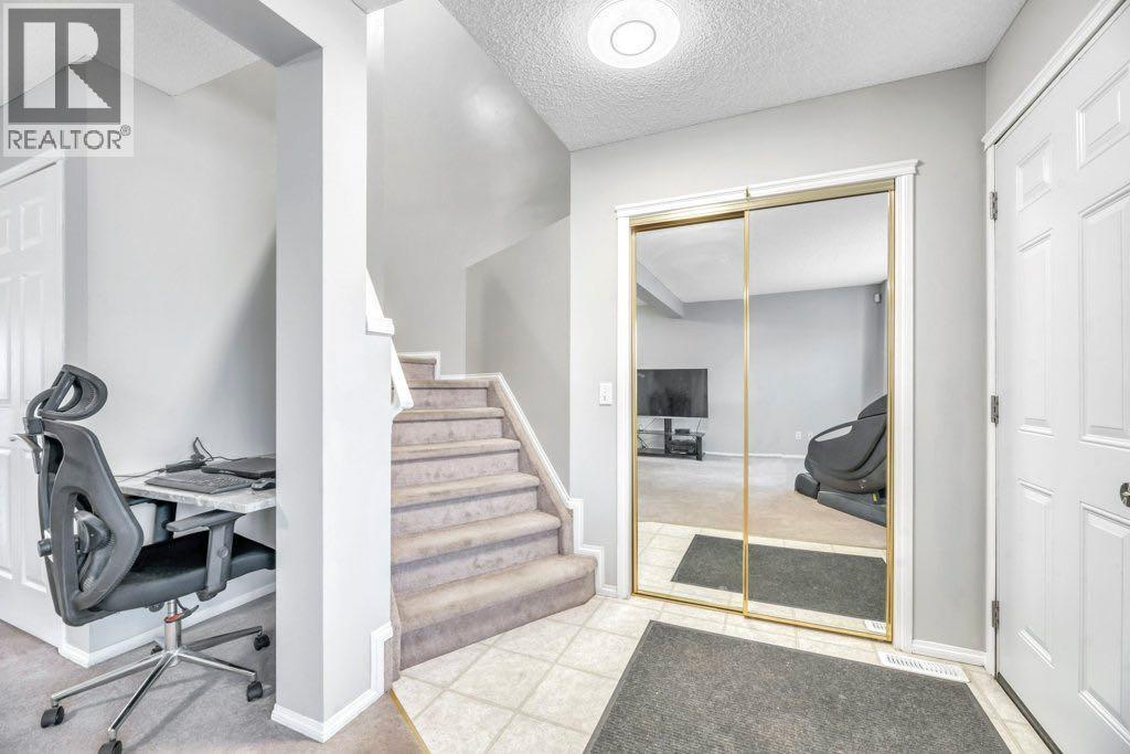 17 Taravista Way Ne, Calgary, Alberta  T3J 4K1 - Photo 5 - A2266199