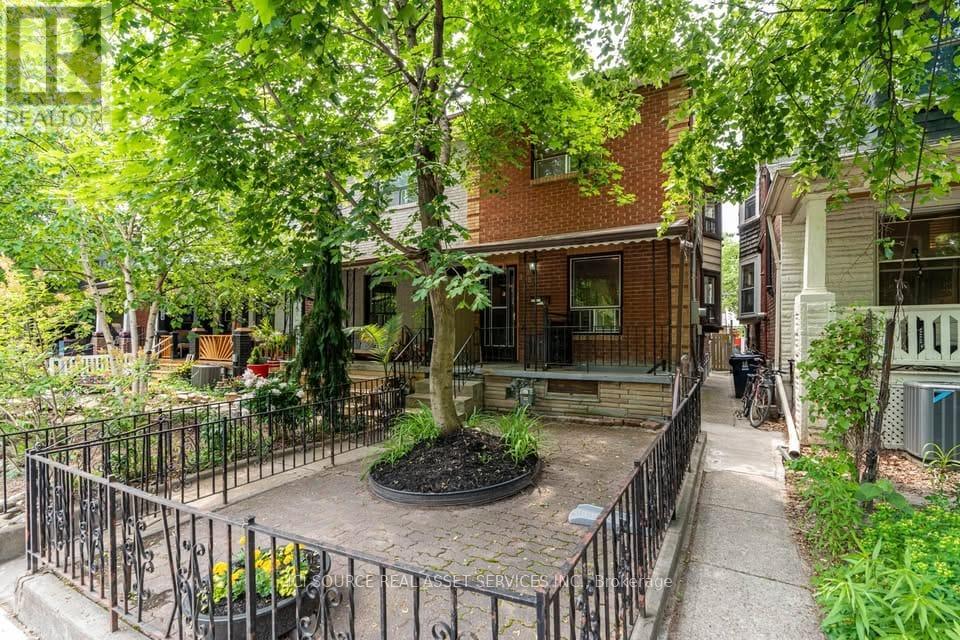 Bsmt - 858 Manning Avenue, Toronto, Ontario  M6G 2W8 - Photo 8 - C12549028