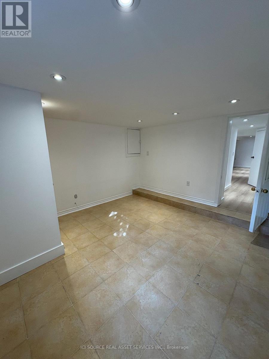 Bsmt - 858 Manning Avenue, Toronto, Ontario  M6G 2W8 - Photo 4 - C12549028