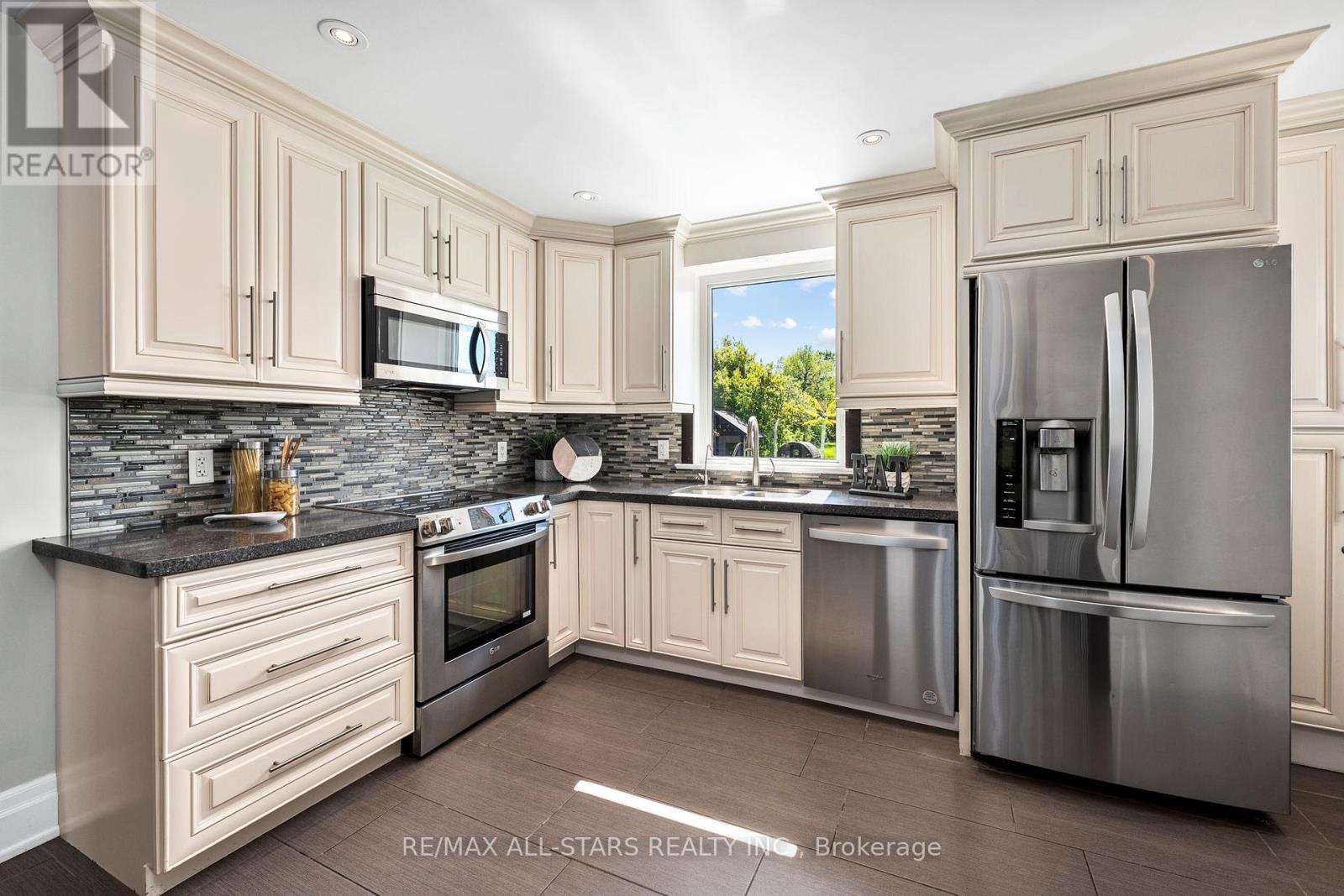 21002 Leslie Street, East Gwillimbury, Ontario  L0G 1R0 - Photo 11 - N12559070