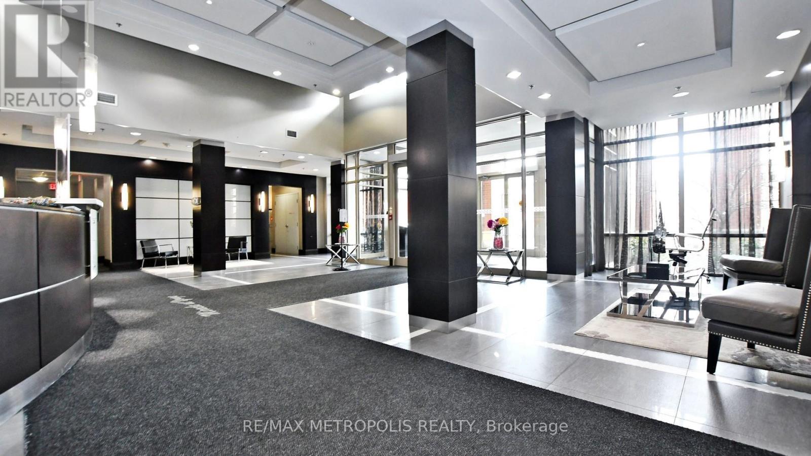 1709 - 75 King Street E, Mississauga, Ontario  L5A 4G5 - Photo 4 - W12453039