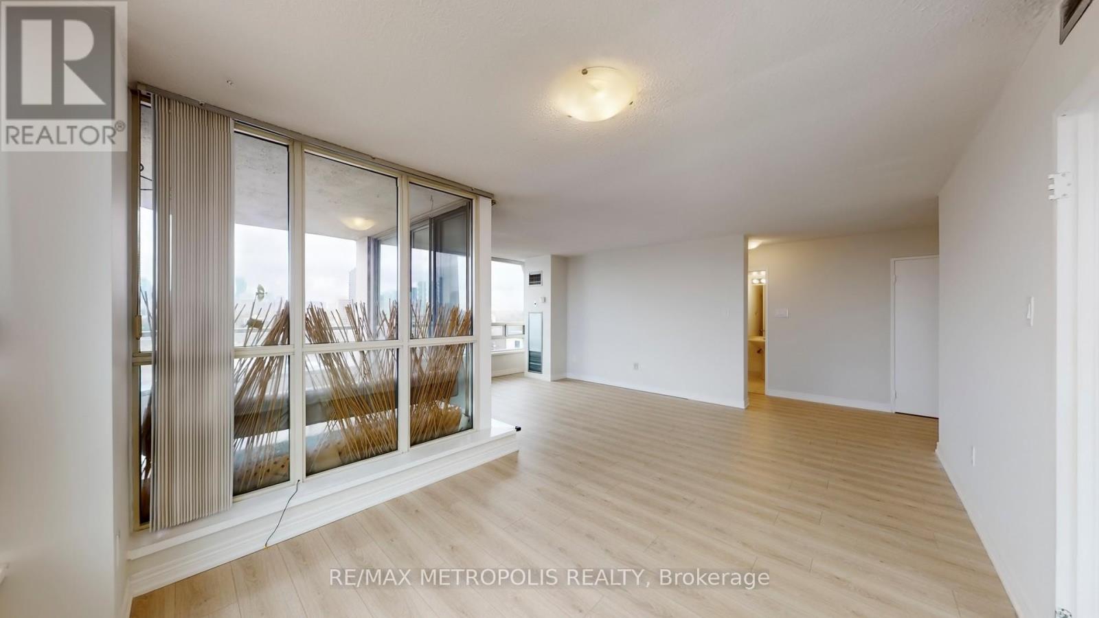 1512 - 75 King Street E, Mississauga, Ontario  L5A 4G5 - Photo 13 - W12453048