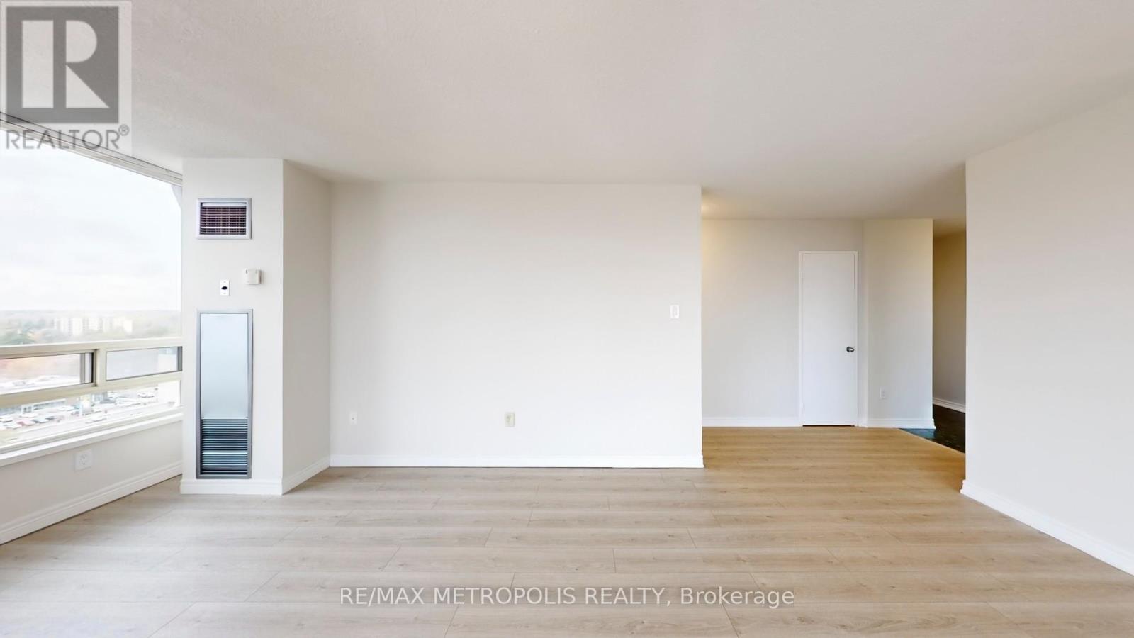 1512 - 75 King Street E, Mississauga, Ontario  L5A 4G5 - Photo 8 - W12453048