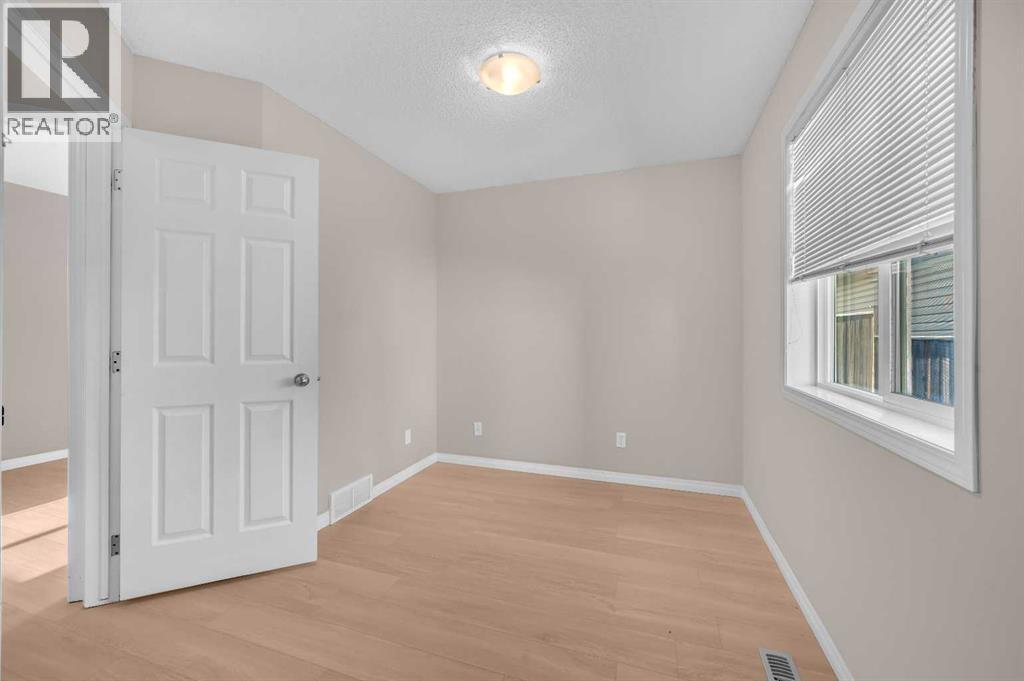 231 Saddlebrook Way Ne, Calgary, Alberta  T3J 0B5 - Photo 11 - A2271374