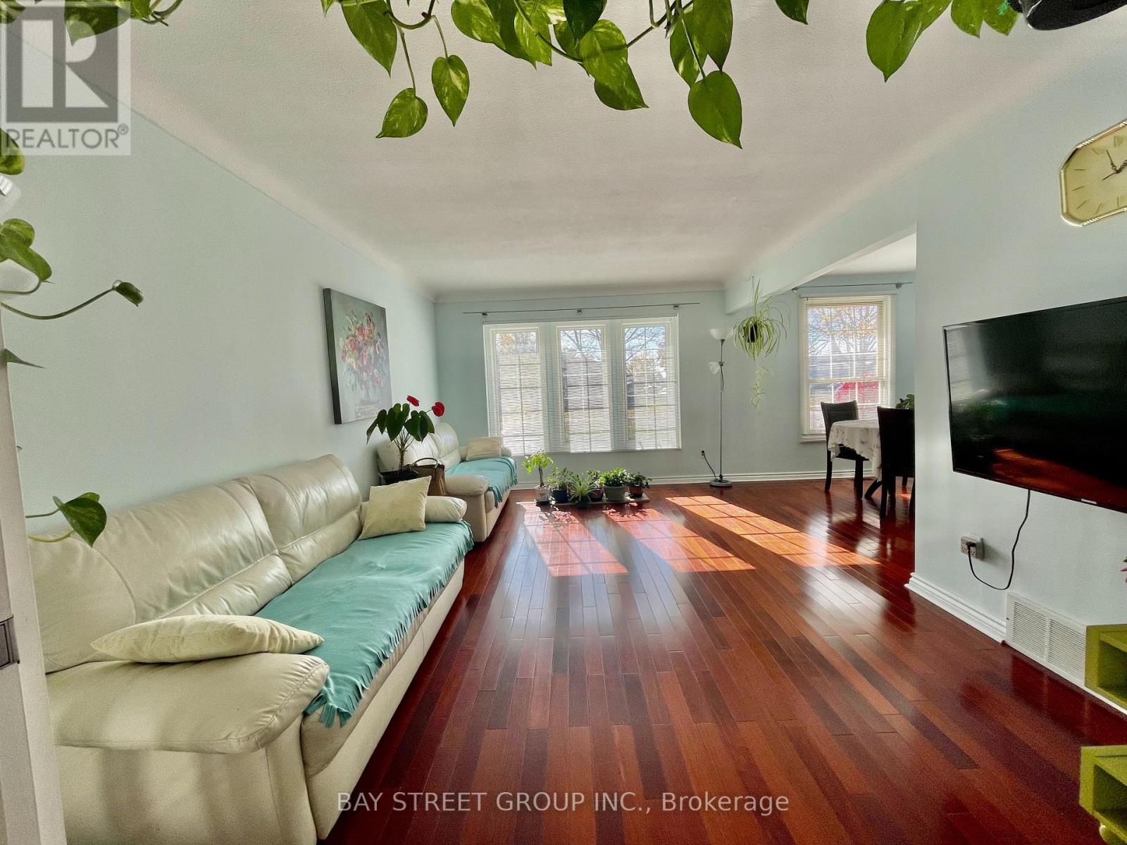 8159 Niven Street, Niagara Falls, Ontario  L2H 2B9 - Photo 2 - X12559542