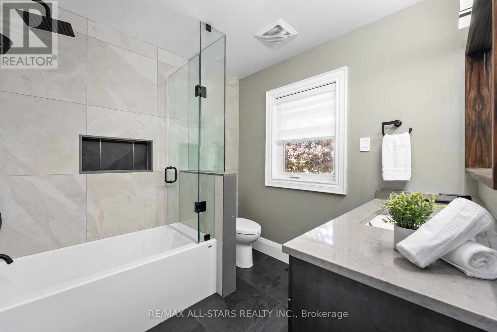 21002 Leslie Street, East Gwillimbury, Ontario  L0G 1R0 - Photo 22 - N12559070