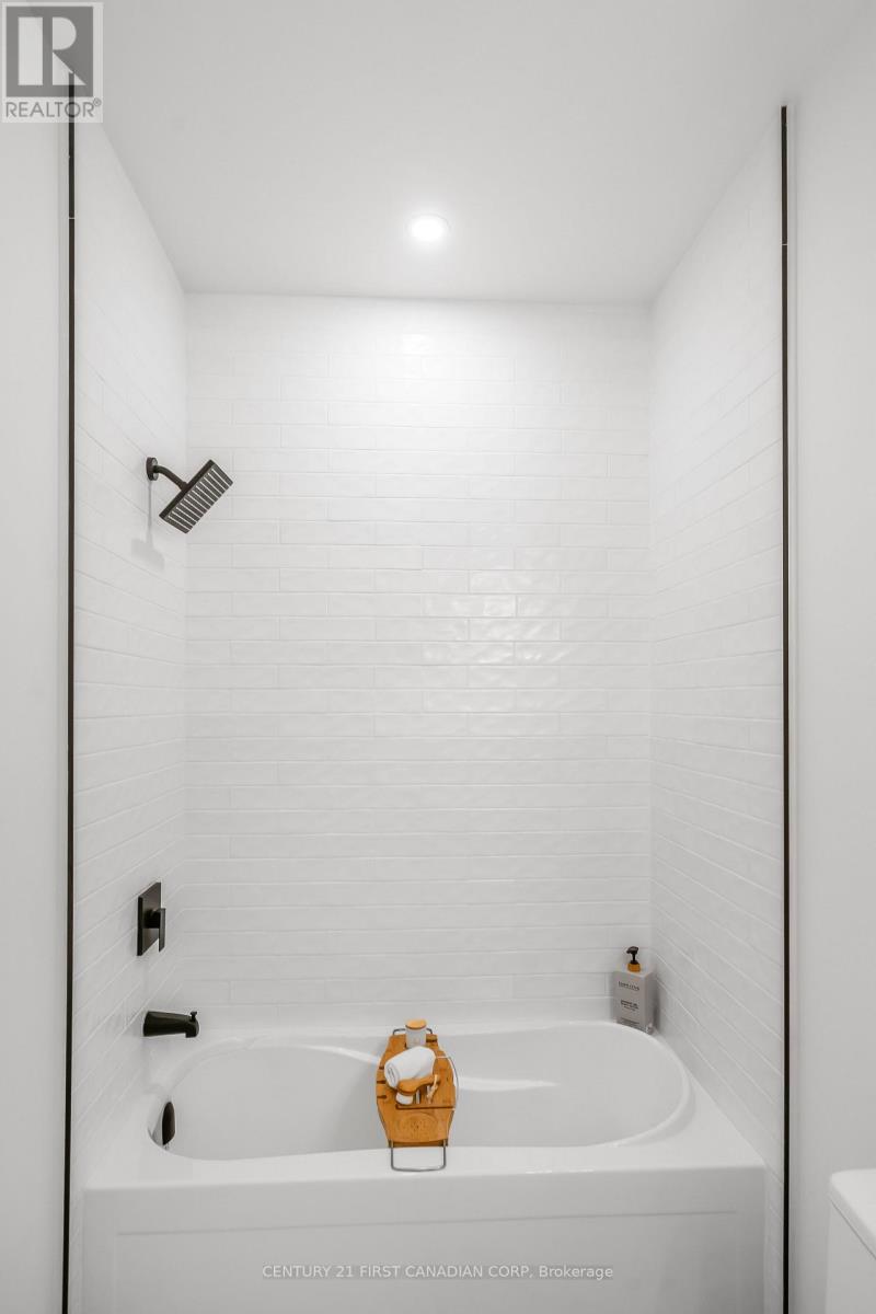 16 - 430 Head Street, Strathroy-Caradoc, Ontario  N7G 2K2 - Photo 31 - X12356481