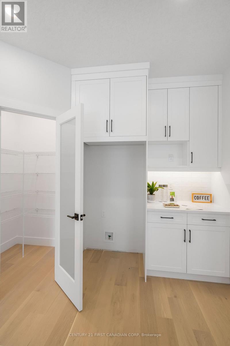 16 - 430 Head Street, Strathroy-Caradoc, Ontario  N7G 2K2 - Photo 32 - X12356481