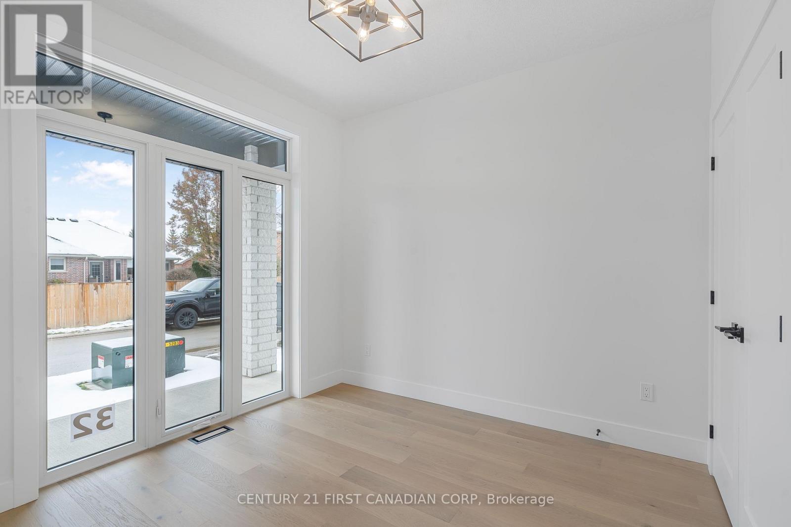 16 - 430 Head Street, Strathroy-Caradoc, Ontario  N7G 2K2 - Photo 8 - X12356481