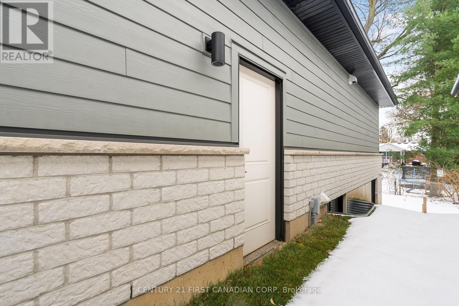 16 - 430 Head Street, Strathroy-Caradoc, Ontario  N7G 2K2 - Photo 4 - X12356481