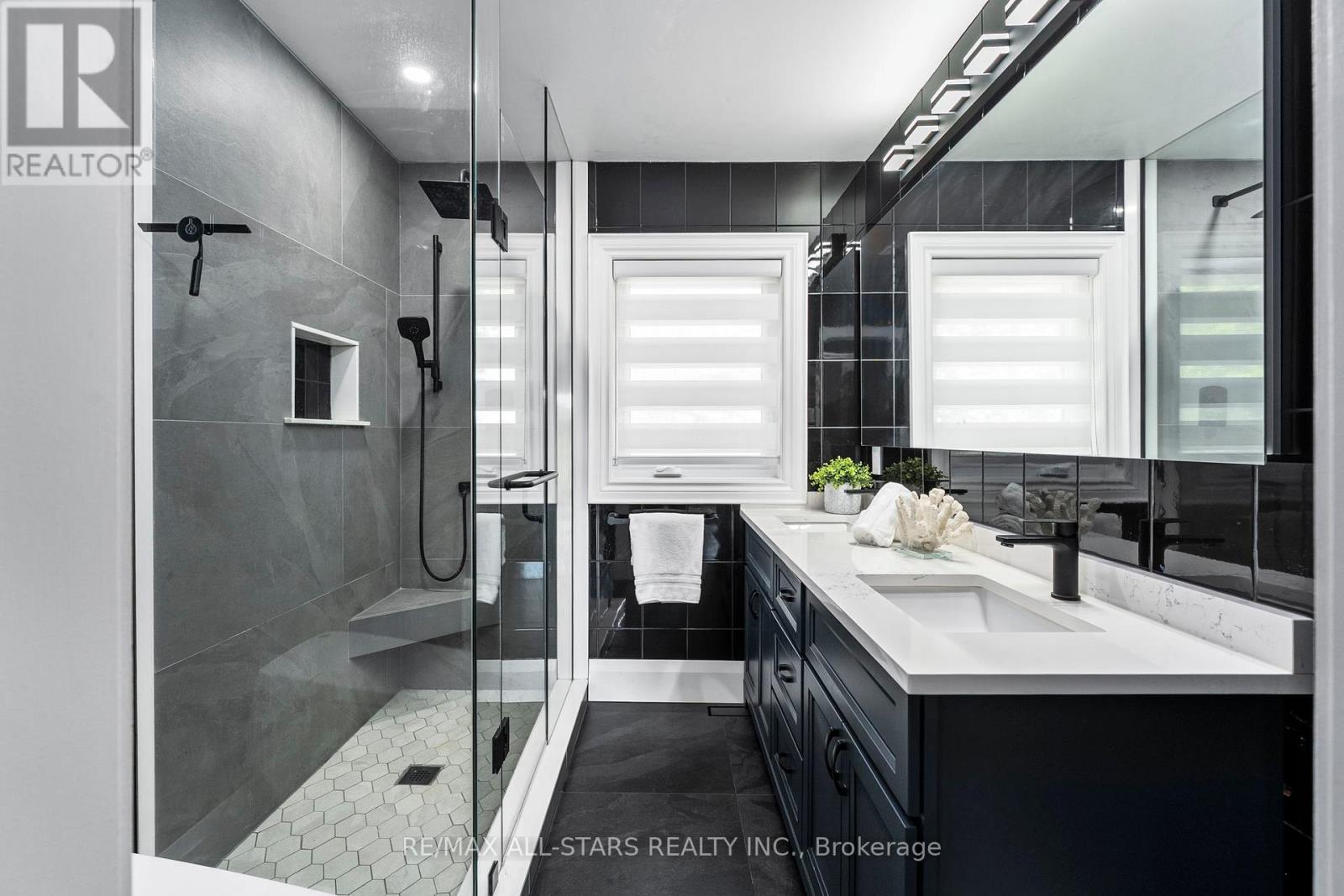 21002 Leslie Street, East Gwillimbury, Ontario  L0G 1R0 - Photo 21 - N12559070