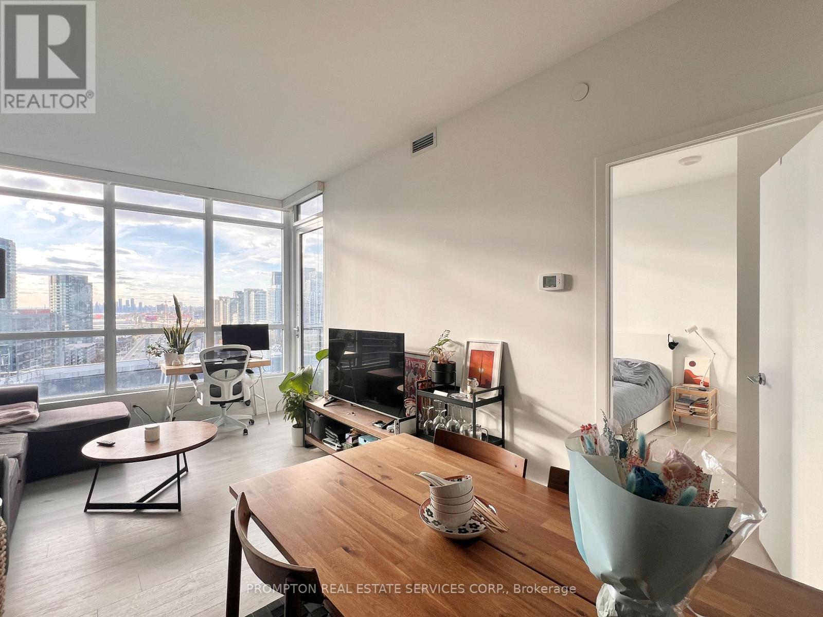 2115 - 80 Queens Wharf Road, Toronto, Ontario  M5V 0J3 - Photo 2 - C12559684