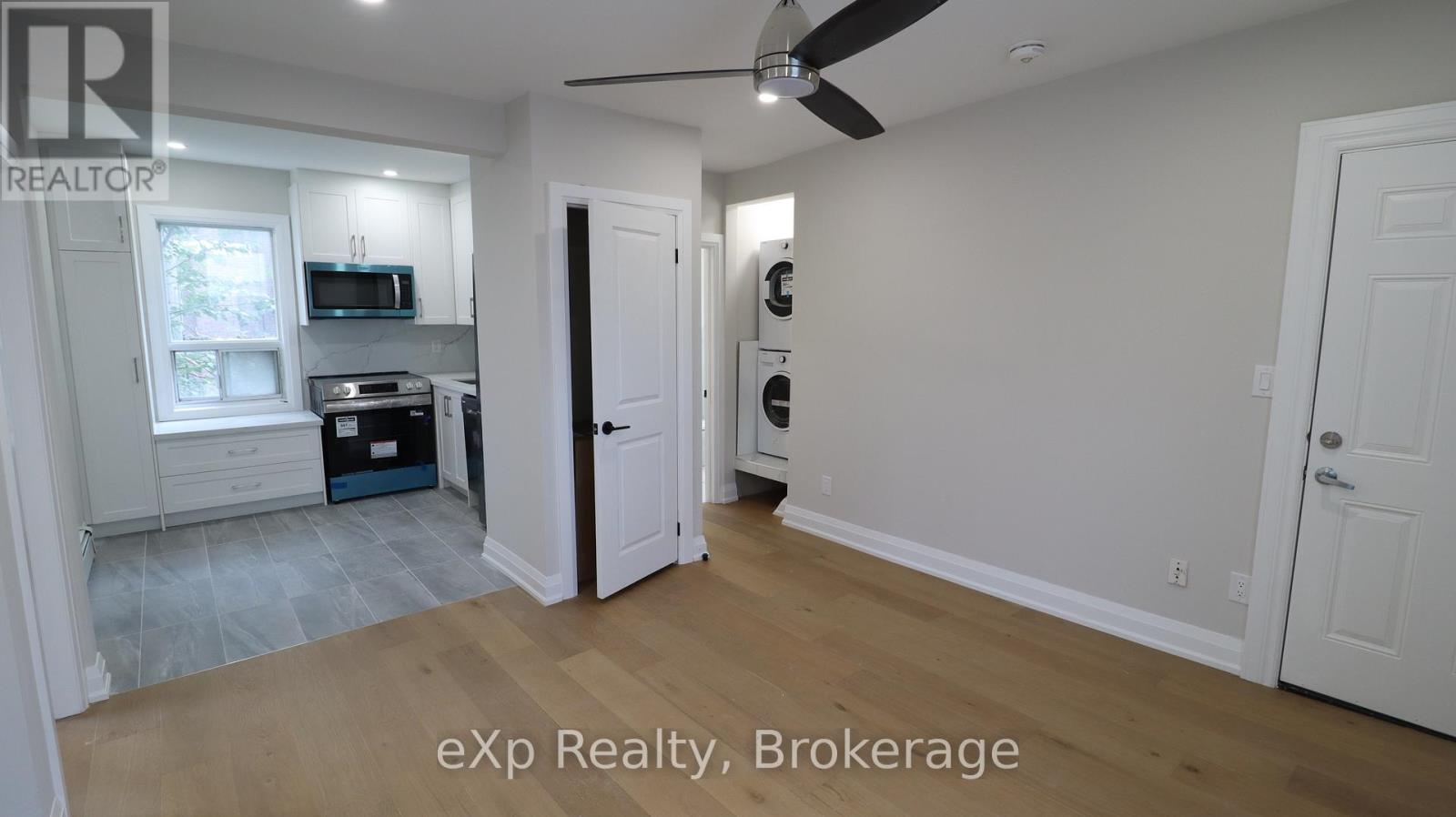 3 - 2002 QUEEN STREET E, Toronto, Ontario