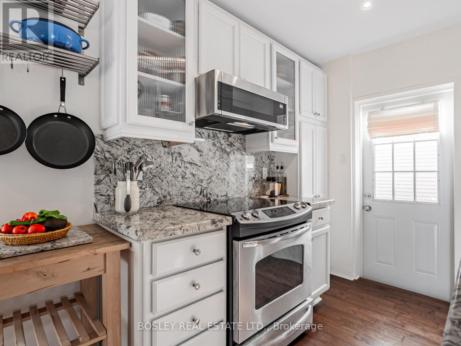 131 Meighen Avenue, Toronto, Ontario  M4B 2H8 - Photo 20 - E12559736