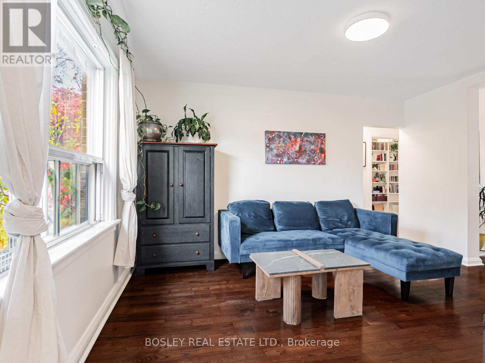 131 Meighen Avenue, Toronto, Ontario  M4B 2H8 - Photo 9 - E12559736