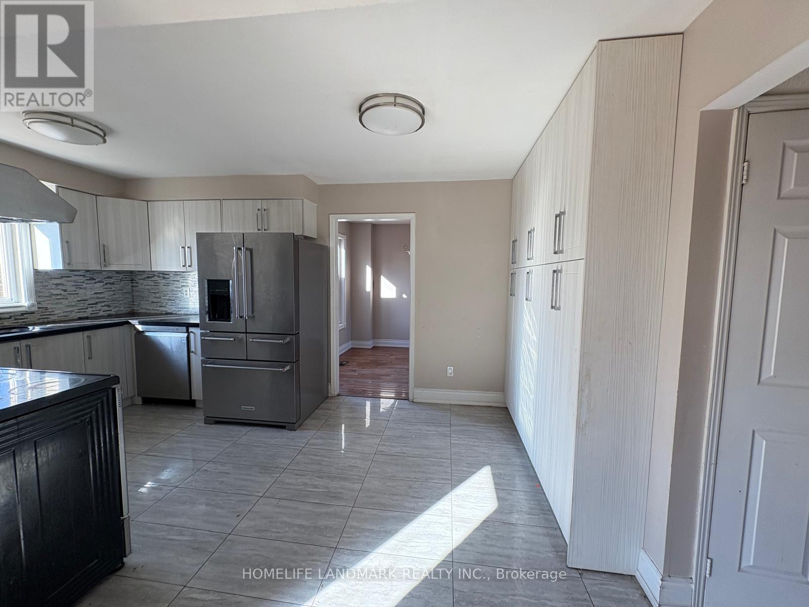 2364 Strathmore Crescent, Pickering, Ontario  L1X 2H8 - Photo 8 - E12559802