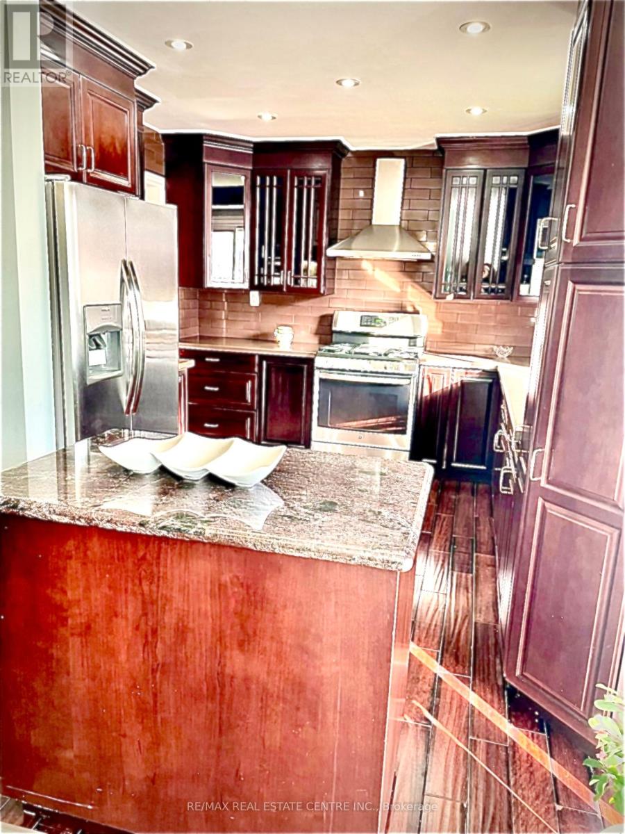 31 Castlehill Road, Brampton, Ontario  L6X 4E3 - Photo 11 - W12547764