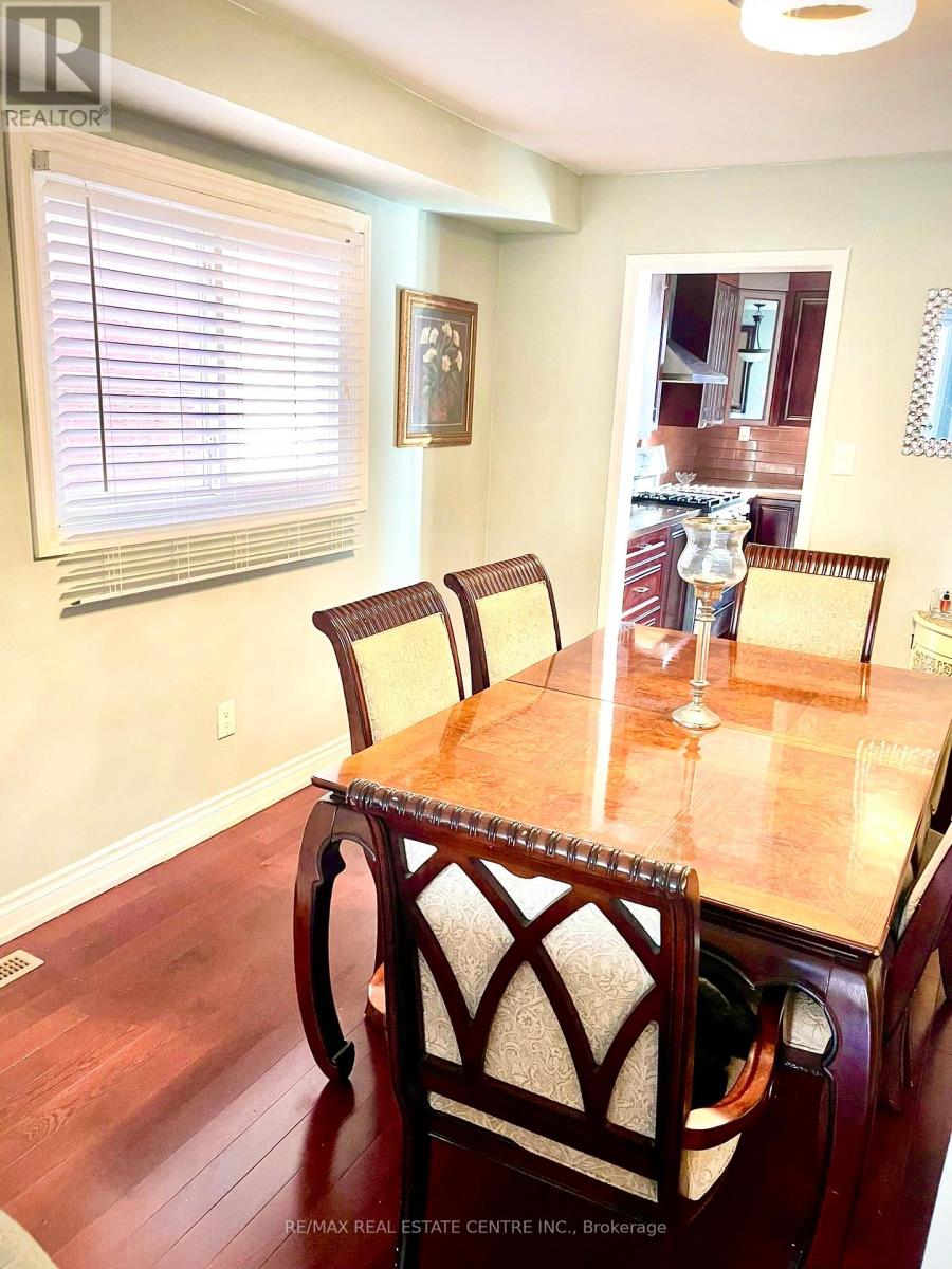 31 Castlehill Road, Brampton, Ontario  L6X 4E3 - Photo 14 - W12547764