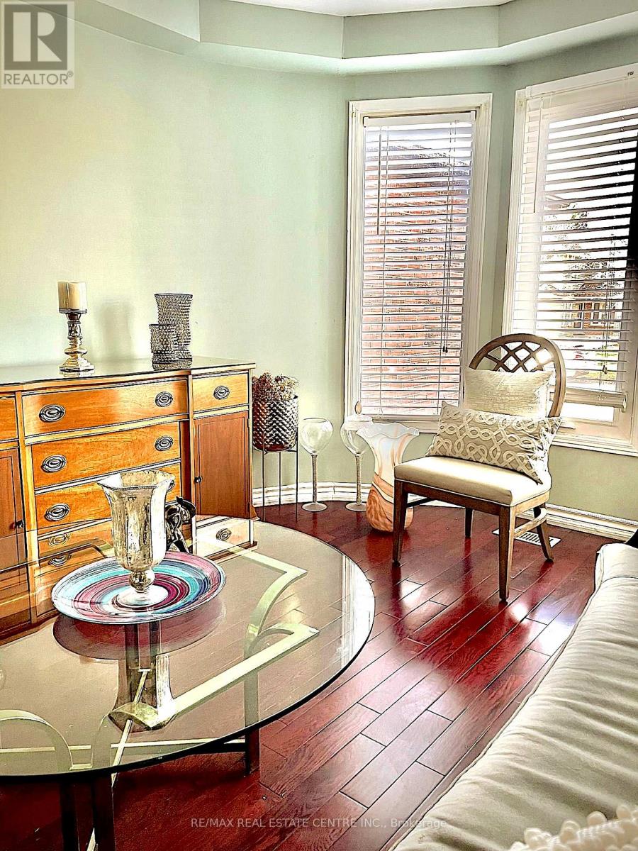 31 Castlehill Road, Brampton, Ontario  L6X 4E3 - Photo 15 - W12547764