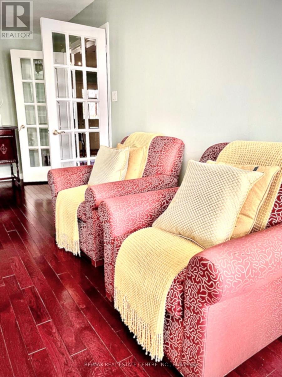 31 Castlehill Road, Brampton, Ontario  L6X 4E3 - Photo 17 - W12547764