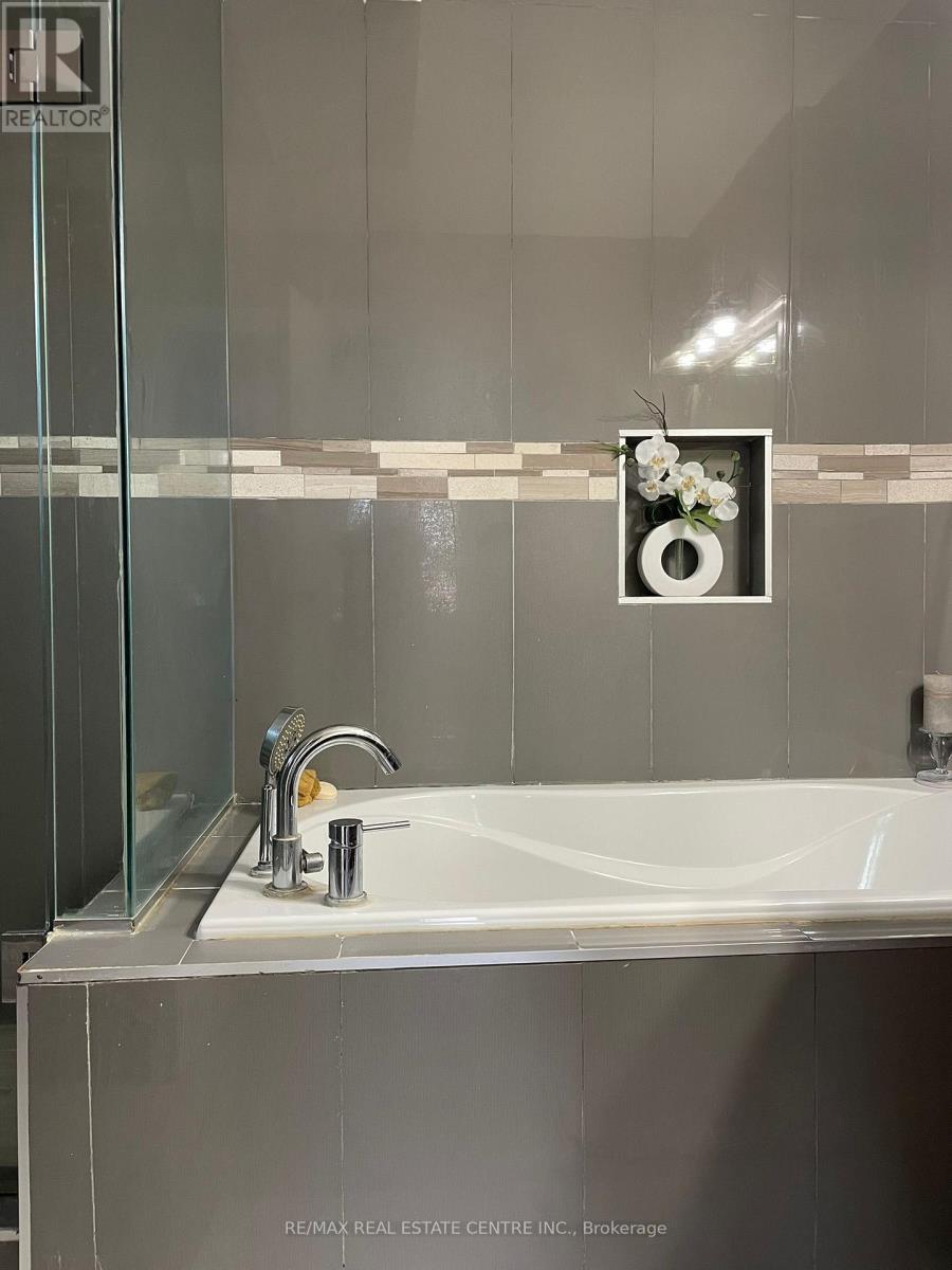 31 Castlehill Road, Brampton, Ontario  L6X 4E3 - Photo 28 - W12547764