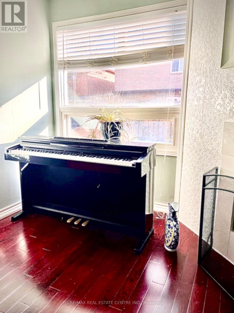 31 Castlehill Road, Brampton, Ontario  L6X 4E3 - Photo 20 - W12547764