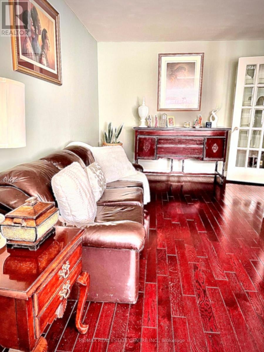 31 Castlehill Road, Brampton, Ontario  L6X 4E3 - Photo 19 - W12547764