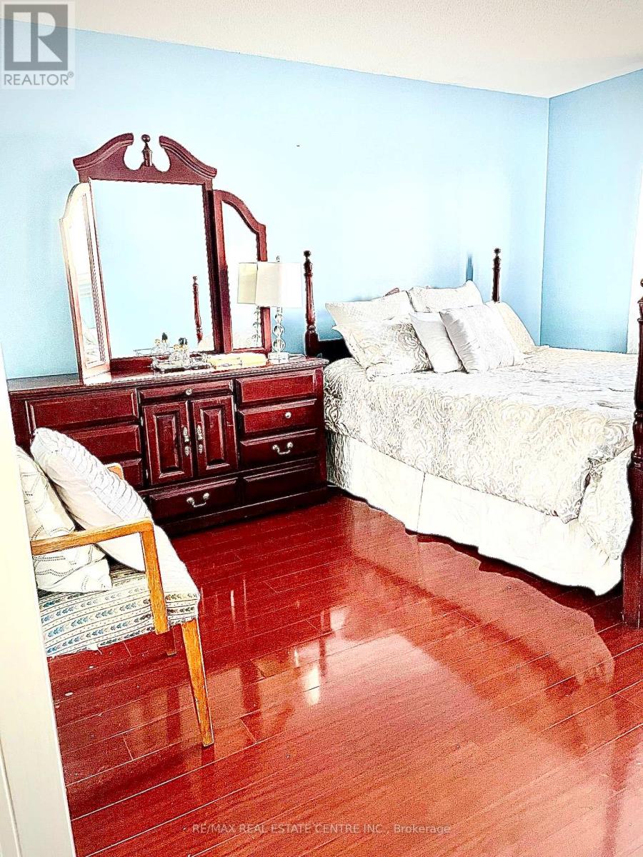 31 Castlehill Road, Brampton, Ontario  L6X 4E3 - Photo 24 - W12547764