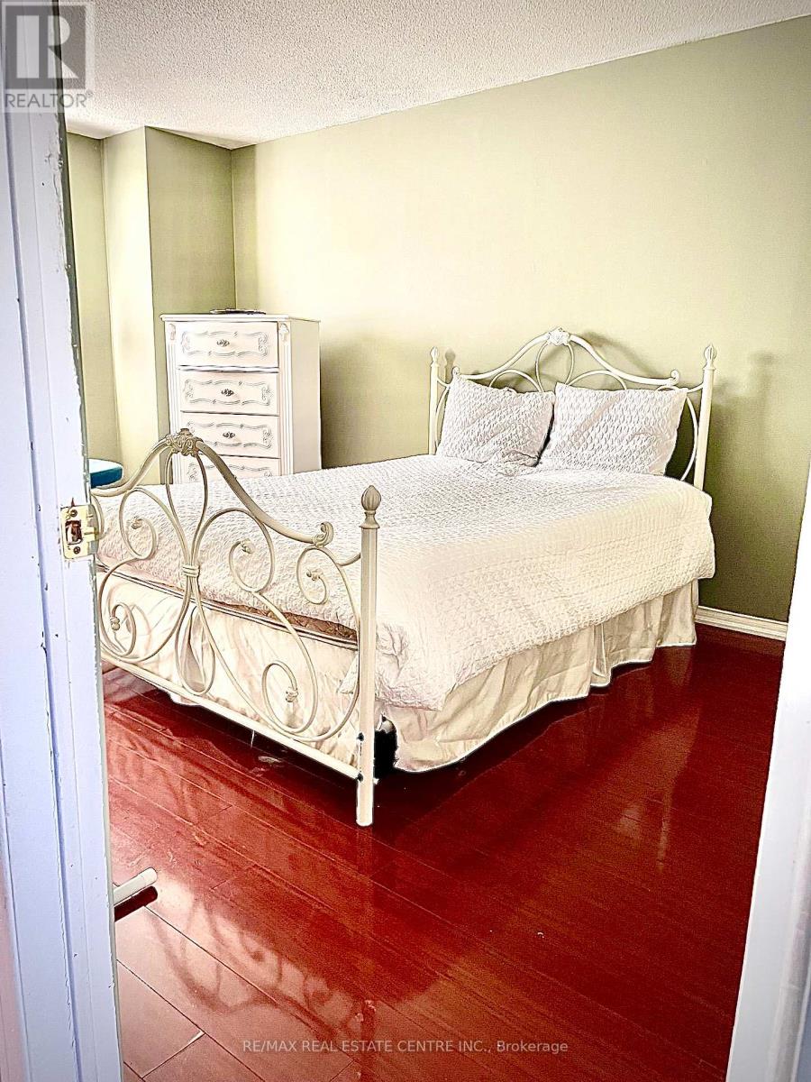 31 Castlehill Road, Brampton, Ontario  L6X 4E3 - Photo 35 - W12547764