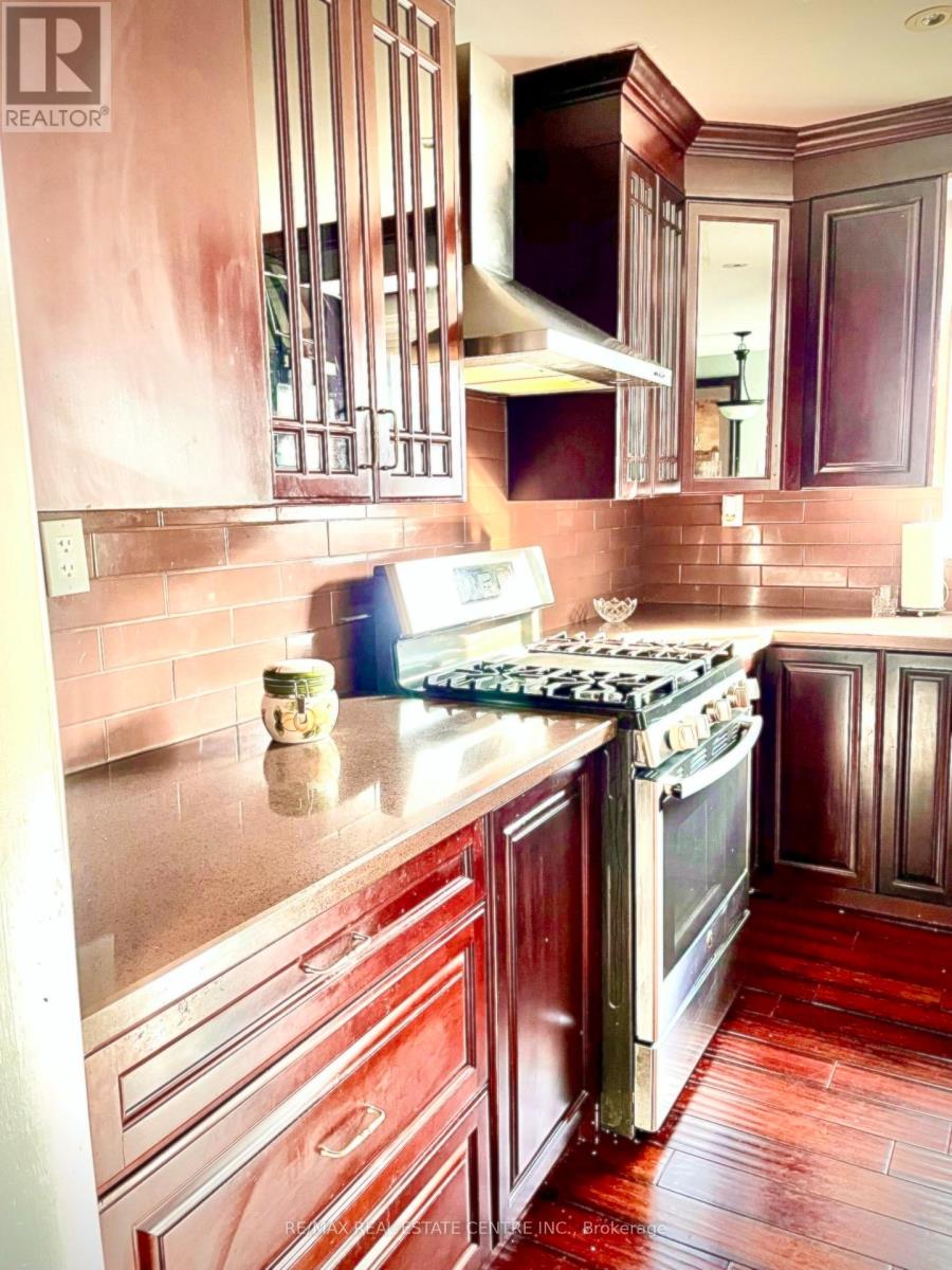 31 Castlehill Road, Brampton, Ontario  L6X 4E3 - Photo 6 - W12547764