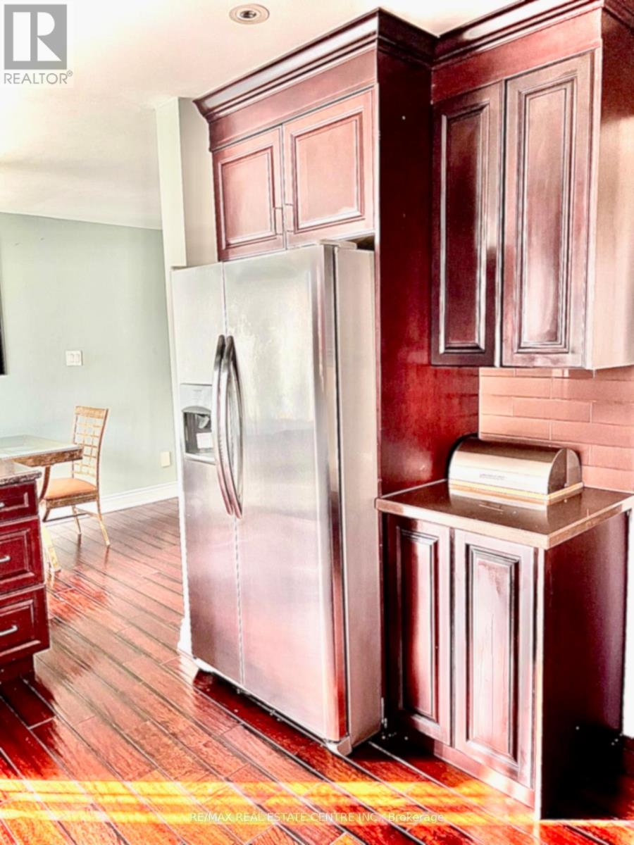 31 Castlehill Road, Brampton, Ontario  L6X 4E3 - Photo 8 - W12547764