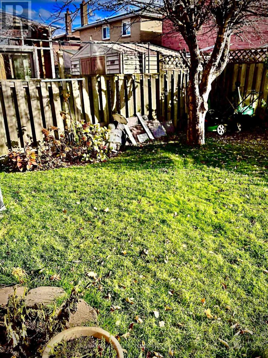 31 Castlehill Road, Brampton, Ontario  L6X 4E3 - Photo 44 - W12547764