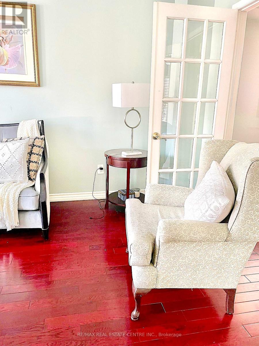 31 Castlehill Road, Brampton, Ontario  L6X 4E3 - Photo 18 - W12547764