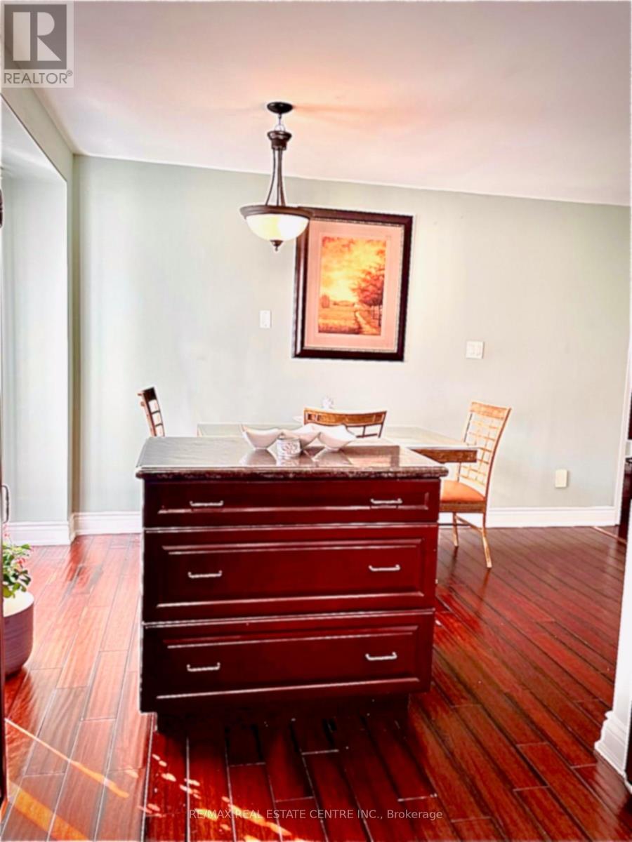 31 Castlehill Road, Brampton, Ontario  L6X 4E3 - Photo 21 - W12547764