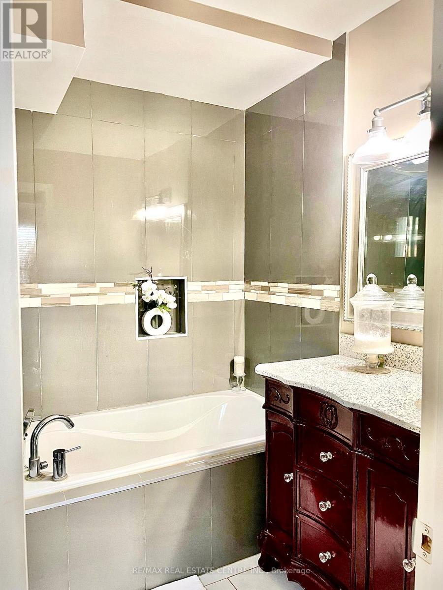 31 Castlehill Road, Brampton, Ontario  L6X 4E3 - Photo 27 - W12547764