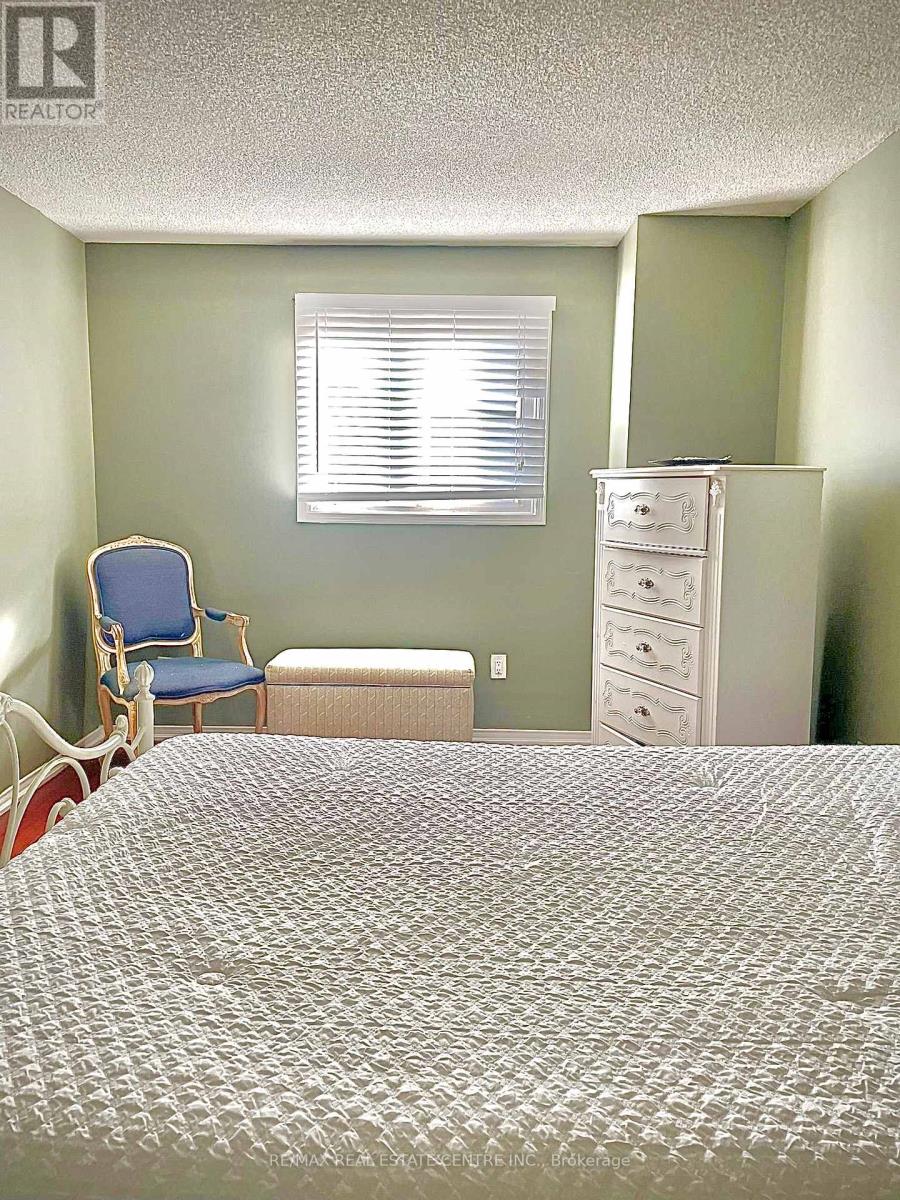 31 Castlehill Road, Brampton, Ontario  L6X 4E3 - Photo 32 - W12547764