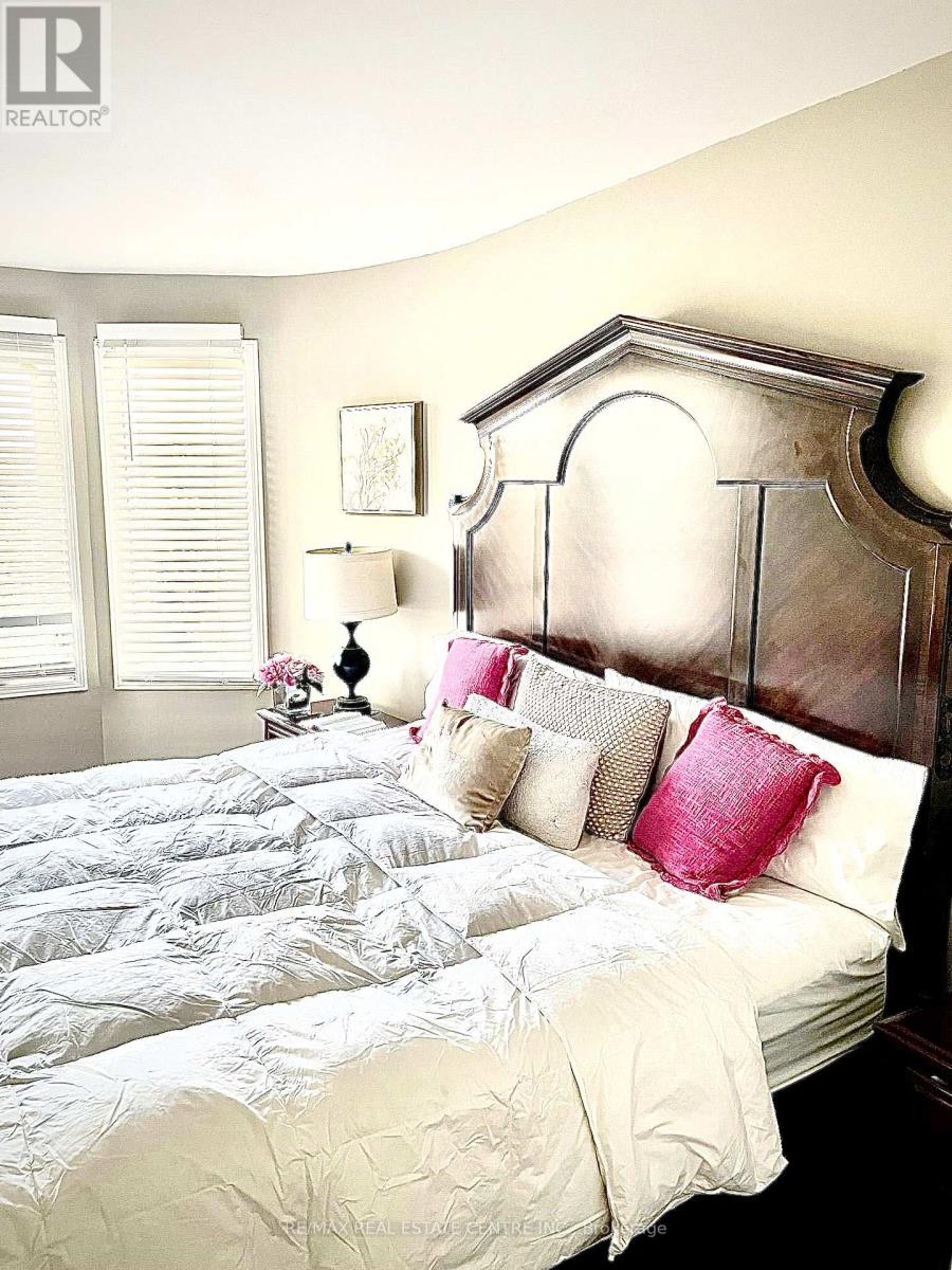 31 Castlehill Road, Brampton, Ontario  L6X 4E3 - Photo 30 - W12547764